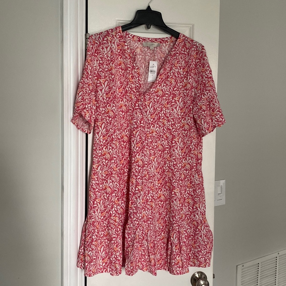 Adorable lLoft dress.  Perfect pink for the Barbie crazy